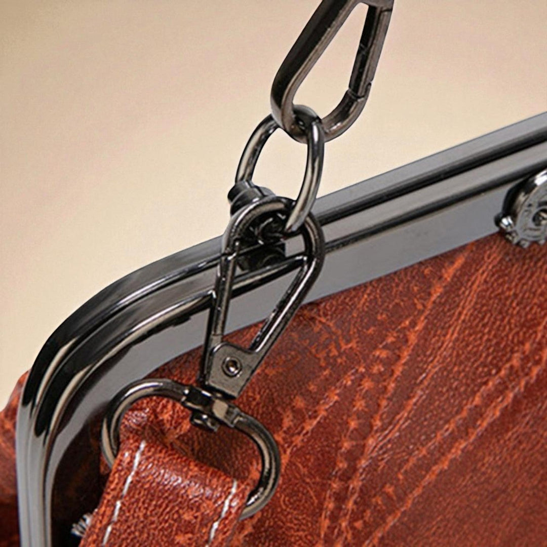 Vintage handbag with clasp closure